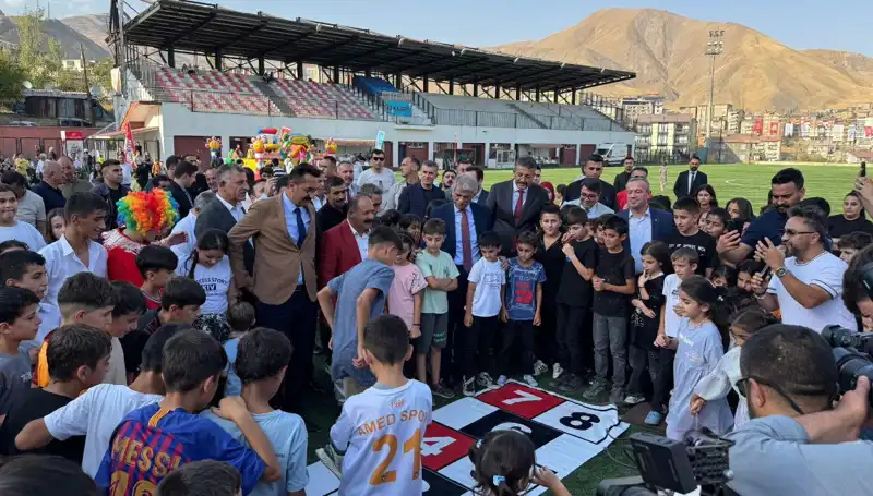 Hakkari'de Unutulmaz Bir Anadolu Şenliği Coşkusu Başladı