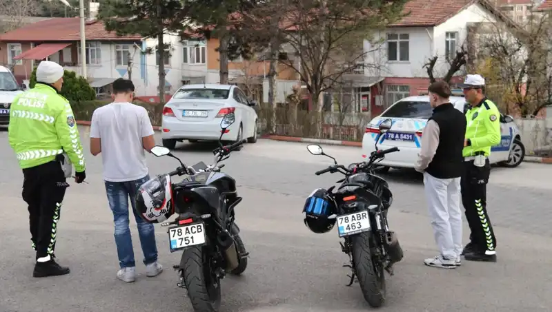 Trafikte Akrobatik Hareketlere Geçit Yok: 11 Bin Lira Ceza!