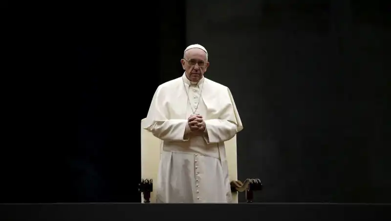 İlklerin Papası: Kapıcılıktan Vatikan'a, Francis'in Dönüştüren Hayat Hikayesi