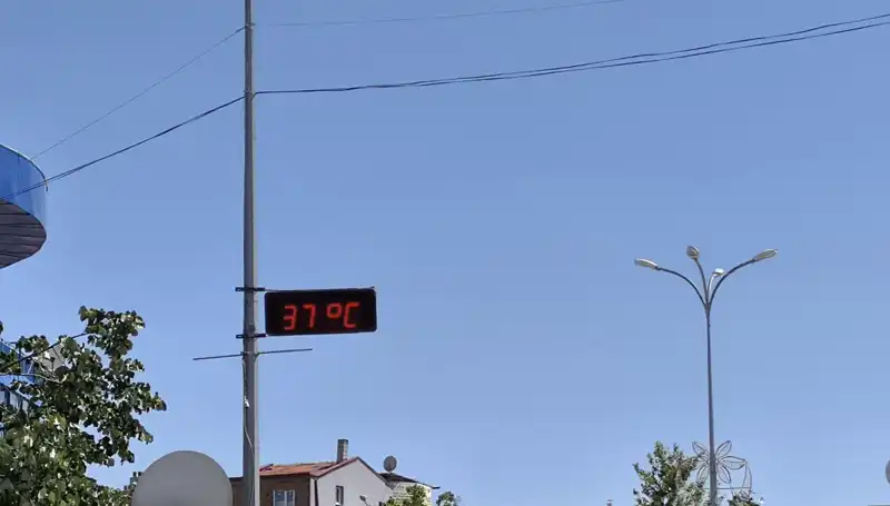 Termometrelerin 38 Dereceyi Gördüğü İlçede Sıcak Hava Alarmı!