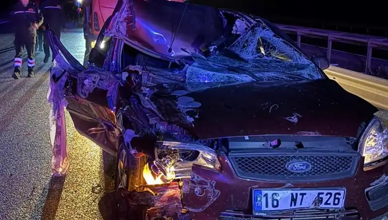 Afyonkarahisar'da Otomobil ile TIR Çarpıştı: 4 Yaralı