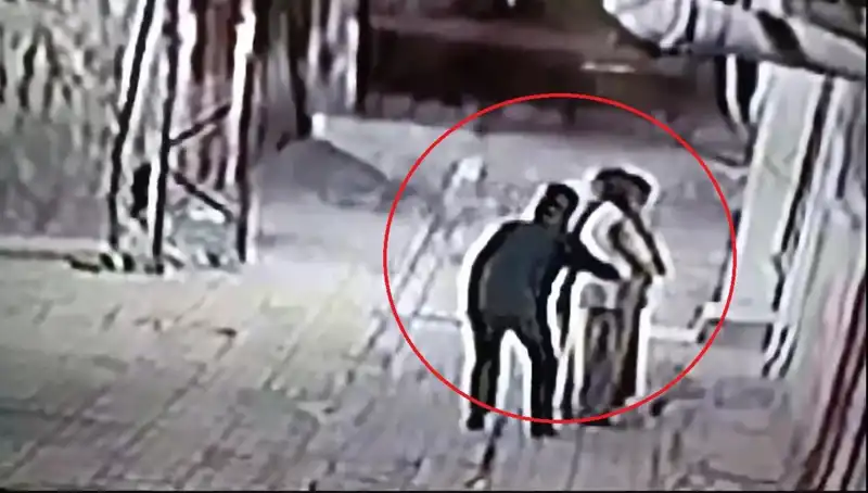 ** Polisler Pazarcı ve Simitçi Kılığına Girdi, Kapkaççılara Baskın!**