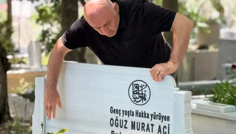 Aci Ailesinin Unutulmaz Babalar Günü: Hüzün ve Anılar İç İçe