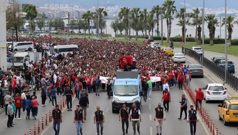 İzmir'deki Grevde 4. Gün: İşçiler ve Ortak Talepler Büyüyor