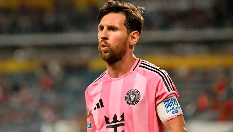 Messi, Yeni Takımıyla Beraberlik Aldı: Şanssız Anlar ve Direkt Hitler