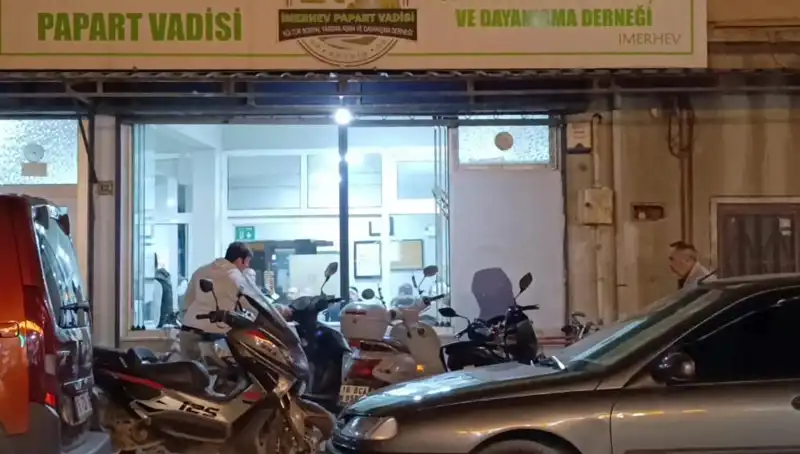 Lokalde Bıçaklı Kavga: Bir Kişi Ağır Yaralandı ve Hava Gerildi
