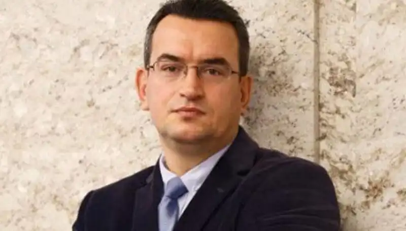 DEVA Partisi Kurucu Üyesi Metin Gürcan: Kimdir ve Neler Yapıyor?