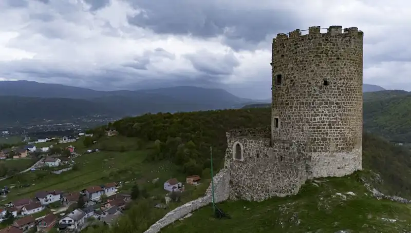 Sokolac Kalesi: Bosna Hersek'in Tarihindeki Gizemli Güzellik