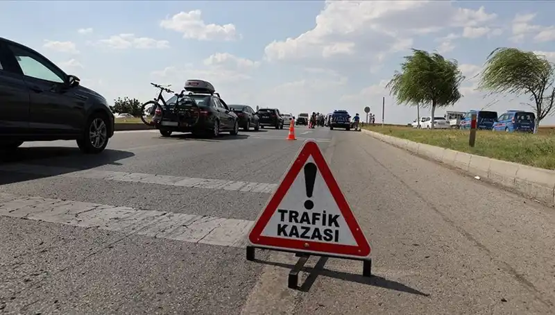 Adana'da Kamyon ve Otomobil Çarpıştı: Can Kaybı ve Yaralılar Var!