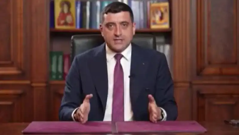 Romanya’nın Seçimlerinde Aşırı Sağcı Aday Beklenmedik Bir Başarı Gösterdi