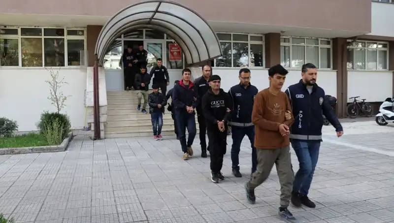 İki İlde 21 Düzensiz Göçmen Operasyonu: Detaylar ve Sonuçlar