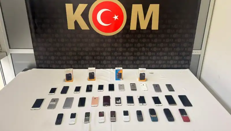 Gümrük Kaçağı 37 Cep Telefonu Ele Geçirildi: Piyasaya Sürülmeden Yakalandı!