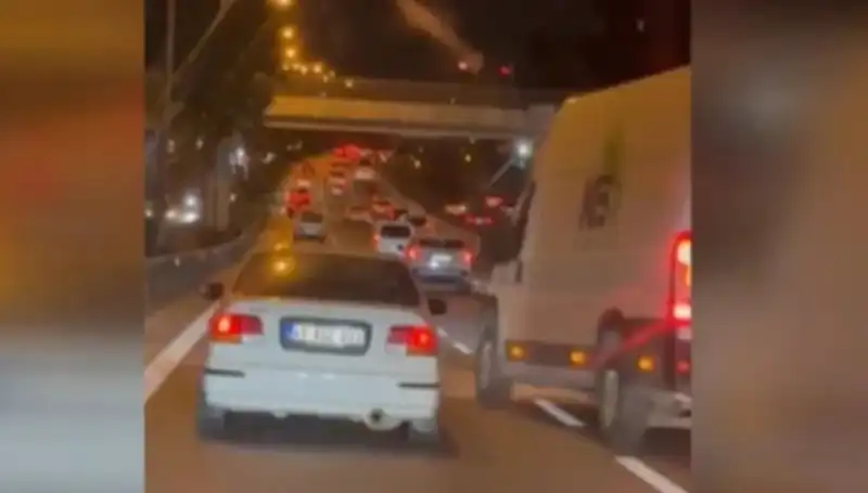 Tuzla'da Makas Terörü: Kaçan Sürücü Tutuklandı, Olayın Ayrıntıları Şok Edici