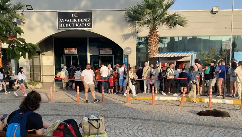 Bayramda Midilli Adası’na Yoğun Turist Akını: İşte Nedenleri!