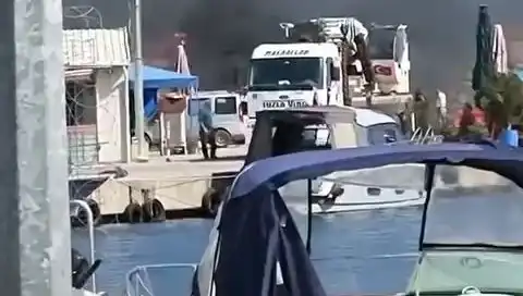 Tuzla'daki Balıkçı Barınağında Gizemli Lastik Yangını: Olayın Ardındaki Gerçekler