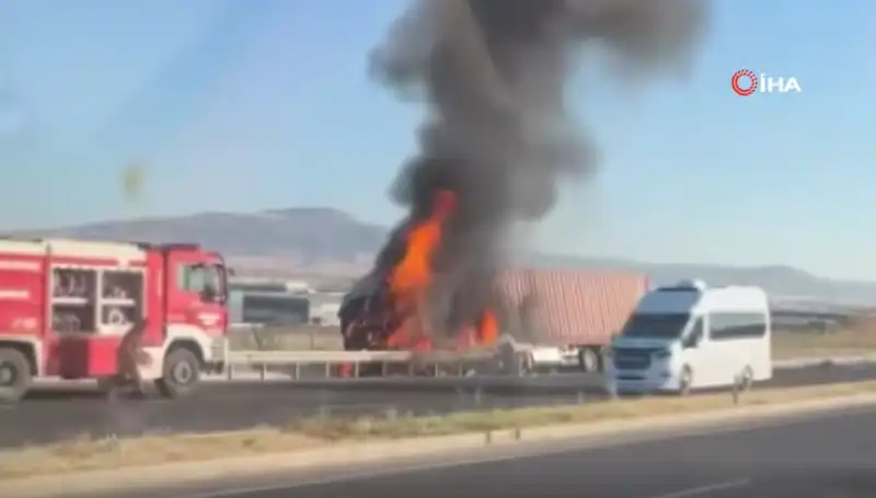 Ankara'da TIR Yangını: Feci Kaza Yürekleri Ağızlara Getirdi
