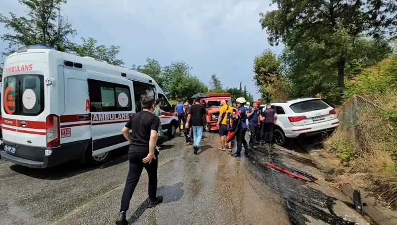 Sakarya'da Kamyonet ve Cip Çarpıştı, 4 Çocuk Yaralandı