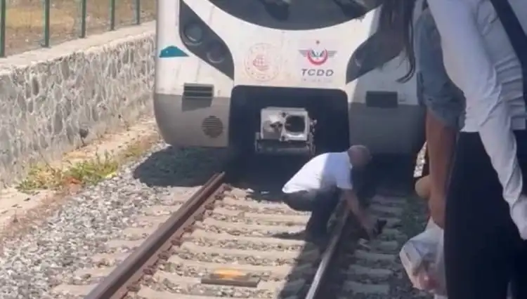 Raylardaki Kediyi Gören Makinist, Marmaray'ı Durdurarak Hayat Kurtardı