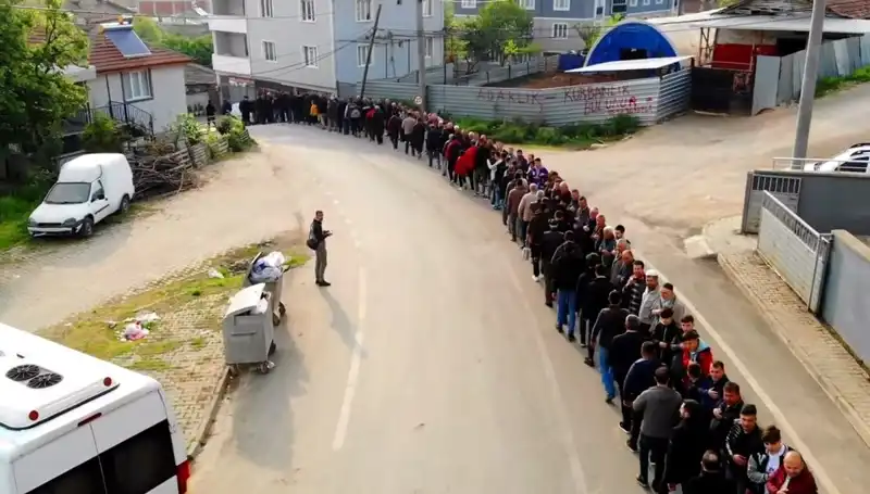 Bursa'nın Geleneksel Bayram Sabahında 1 Kilometrelik Kuyruk Oluştu
