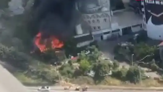 Kağıthane'de Korkutan Yangın: Dumanlar Gökyüzünü Sardı, Acil Müdahale Geldi!