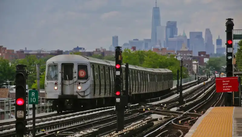Metro Sörfü Tehlikesi: 15 Yaşındaki Çocuk Hayatını Kaybetti