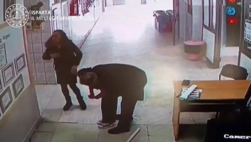 Öğretmenin Kıyameti: Heimlich Manevrası ile Öğrencisini Hayata Döndürdü