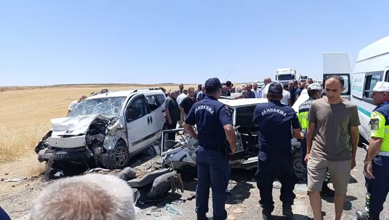 Otomobil ve Hafif Ticari Araç Çarpıştı: Feci Kazada 4 Kayıp, 1 Yaralı