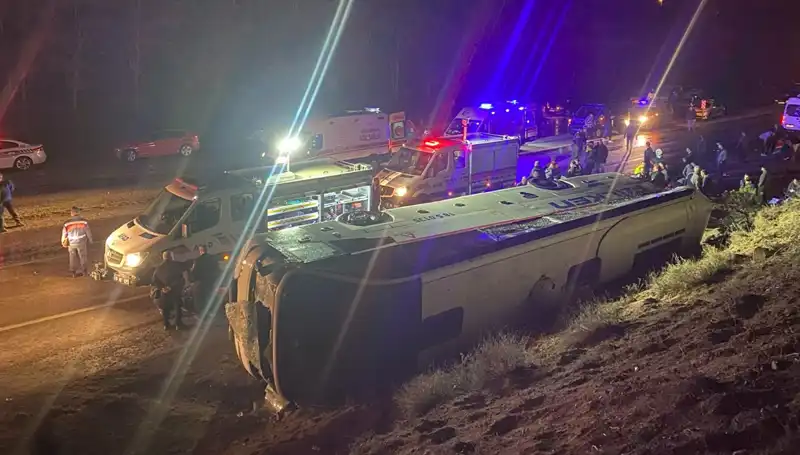 İşçi Servisi Kazası: Şarampole Devrildi, 23 Kişi Yaralandı
