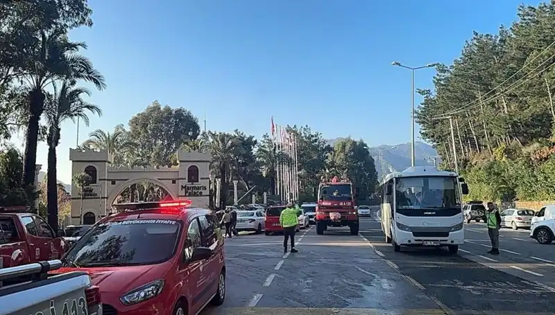 Muğla'da Lüks Otelde Dev Yangın: Tatilciler Panik İçinde Kaçıştı