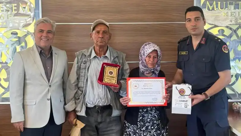 Evsizlere Umut Olacak: Tek Varlıkları ile Jandarmaya Bağış Yapan Aile