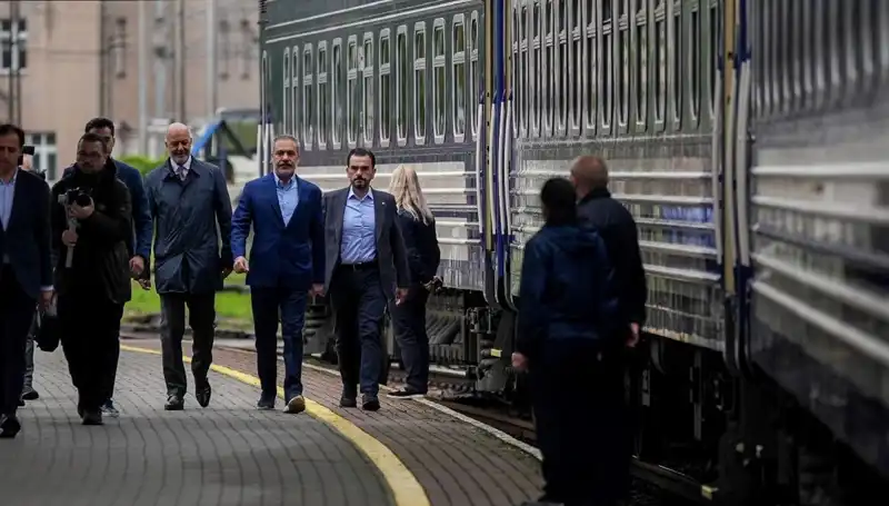 Dışişleri Bakanı Fidan, Stratejik Ukrayna Ziyaretinde Önemli Temaslarda Bulundu