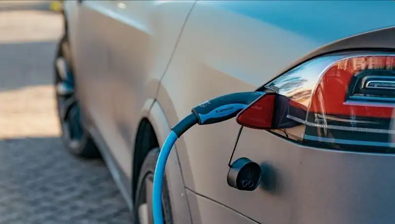 Elektrikli Araç Satışları Düşüyor: Nedenleri ve Geleceği Üzerine Derin Bir İnceleme
