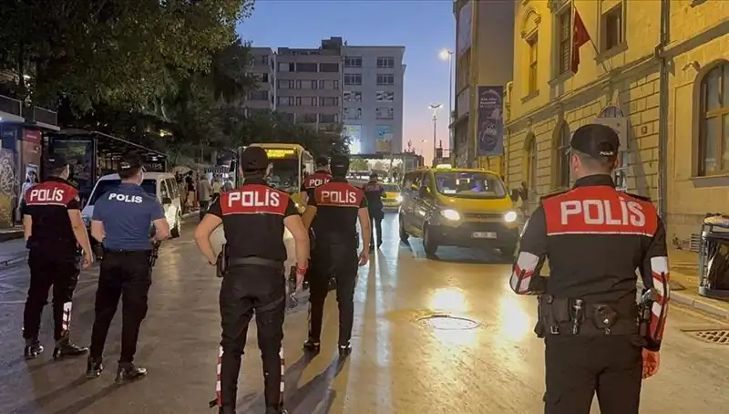 Megakentte Gece Yarısı Operasyonu: Yüzlerce Gözaltı ve Güvenlik Önlemleri