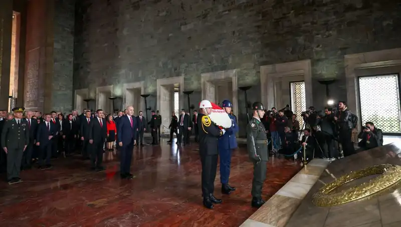 Devlet Erkanı, Anıtkabir'de Mehmet Akif İçin Saygı Duruşunda Bulundu