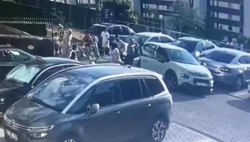 Eşini ve Yakınlarını Araba ile Ezen Adamın Şok Edici Olayı