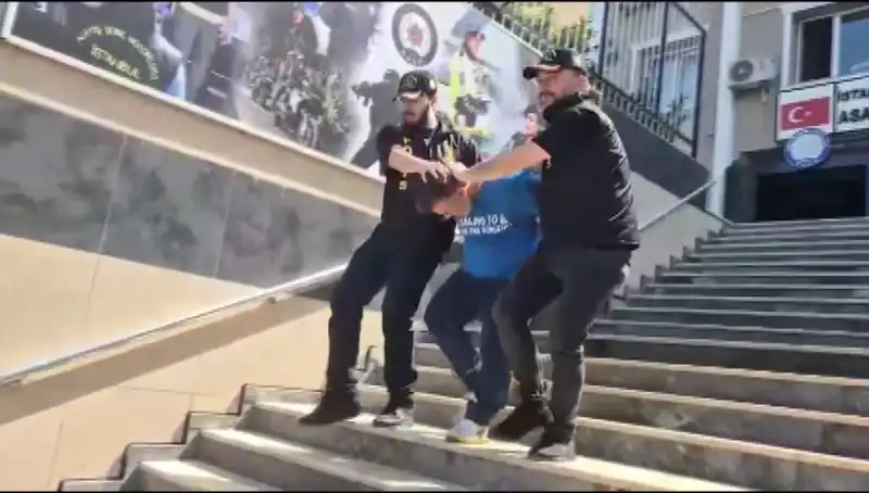 Ümraniye'de Gasp Olayı: 600 Bin Liralık Altın Zincirle Hırsızlık Planı