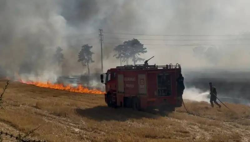 Kırklareli'nde Anız Yangını: Tarlalar Alev Alev Yandı!
