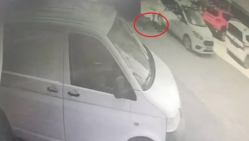 Bisiklet Sürerken Feci Kazadan Son Anda Kurtulan Çocuk!