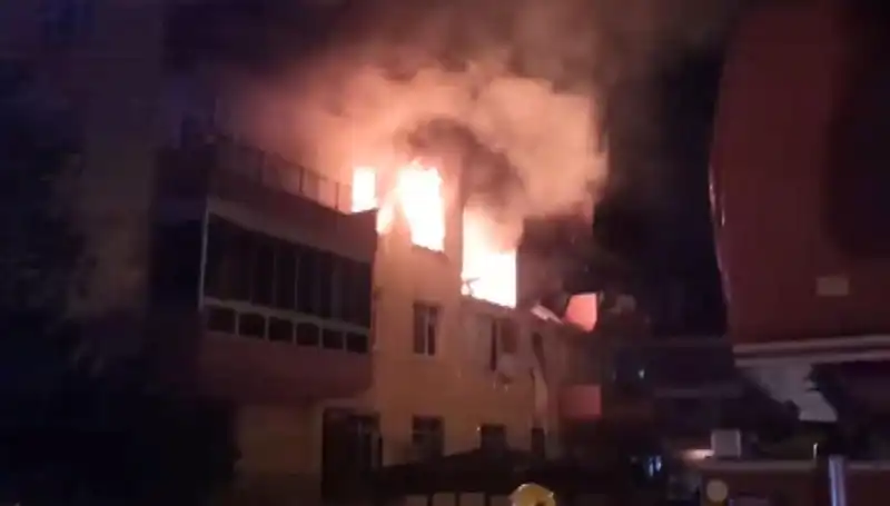 Konya'da Dört Katlı Binada Doğalgaz Patlaması: Panik ve Yaralılar