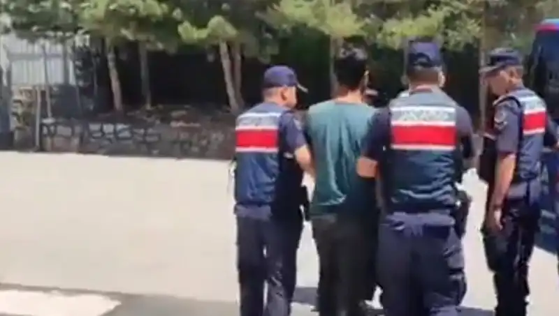 Türkiye'de DAEŞ'e Yönelik Dev Operasyon: 14 İl İçinde 26 Gözaltı