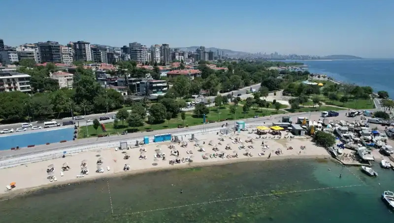 İstanbul Sıcak Hava Dalgasında Caddebostan Sahili Coşku Dolu Anlara Ev Sahipliği Yaptı