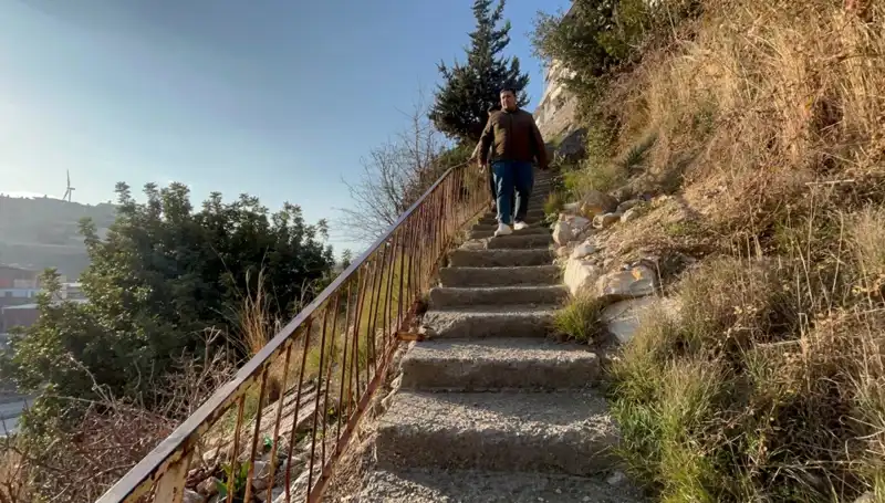 Uçurum Kıyısında Yaşamak: 107 Basamakla Erişilen Benzersiz Evler