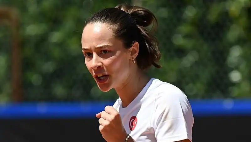 Türkiye’nin Yıldızı Zeynep Sönmez, Tenis Finalinde Zirveye Koşuyor!