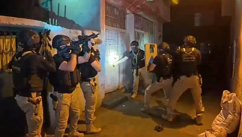 İstanbul'da DAEŞ'e Yönelik Operasyon: 18 Gözaltı!