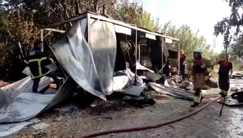 Hatay’da Korkutan Yangın: Konteynerler Kullanılamaz Hale Geldi