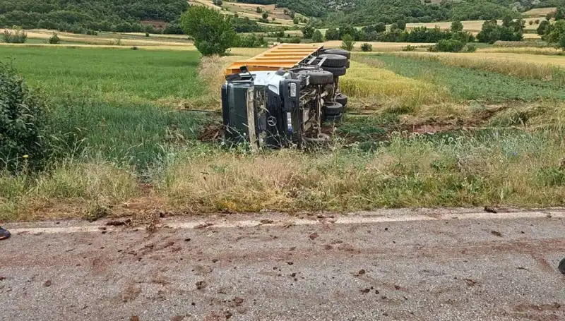 Tokat’ta Feci Kaza: Devrilen Kamyondaki Şoför Hayatını Kaybetti